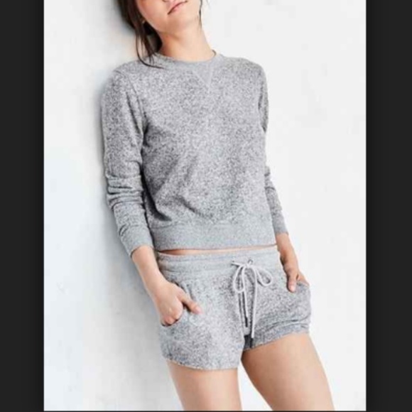 Urban outfitters out from under grey shorts - Picture 2 of 7